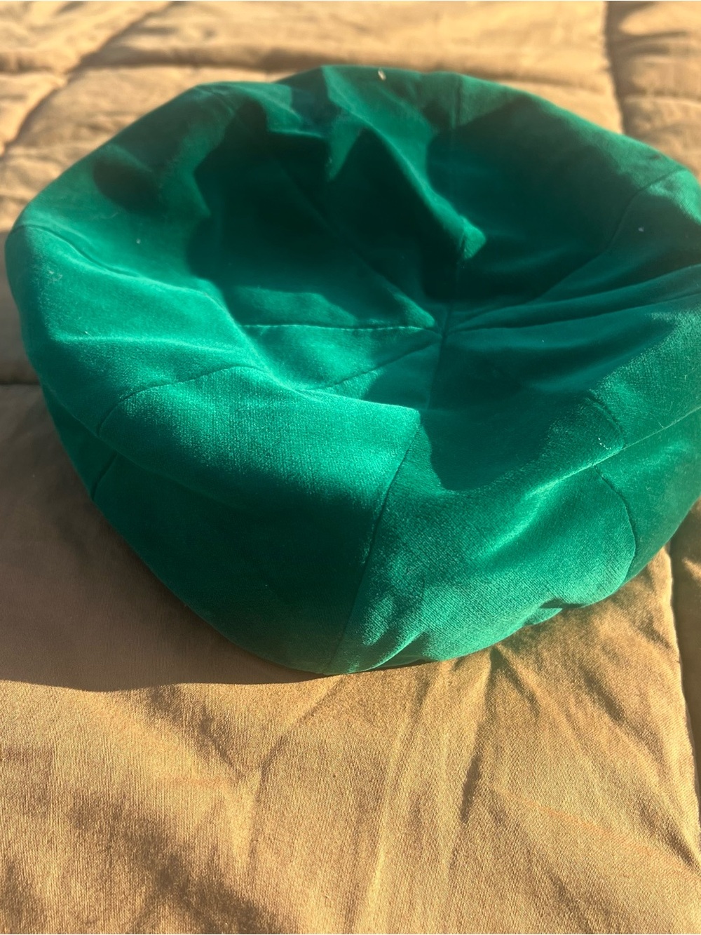 Vintage 1960’s Betmar New York Paris Green Velvet Beret